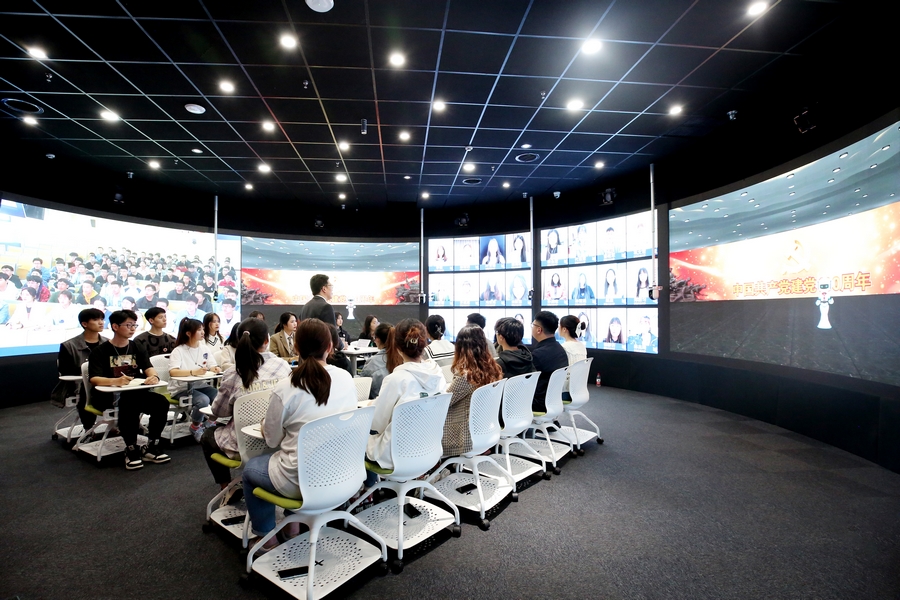 齐鲁工大三万师生齐聚云端 共上一堂党史课