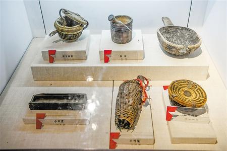 纪念馆内展出的当年红军用过的生活用品