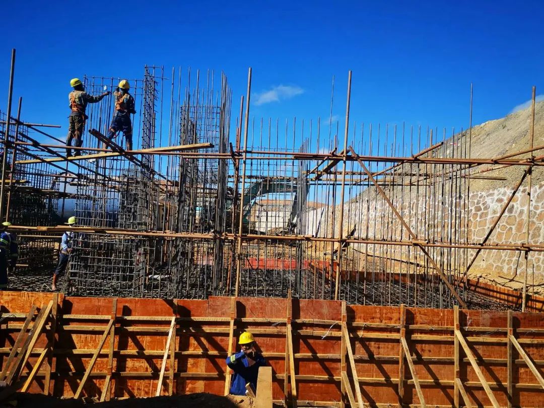 致敬最飒劳动者！奋斗在非洲的“金川人”