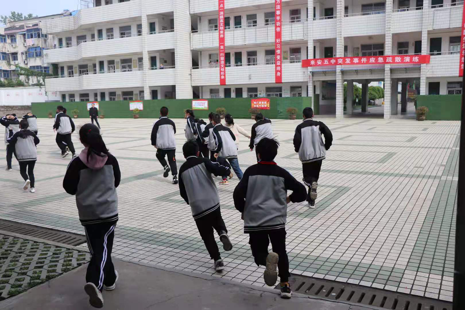 来安五中开展突发事件应急疏散演练活动