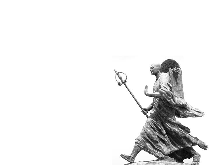 吐鲁番高昌故城景区门口立的玄奘像