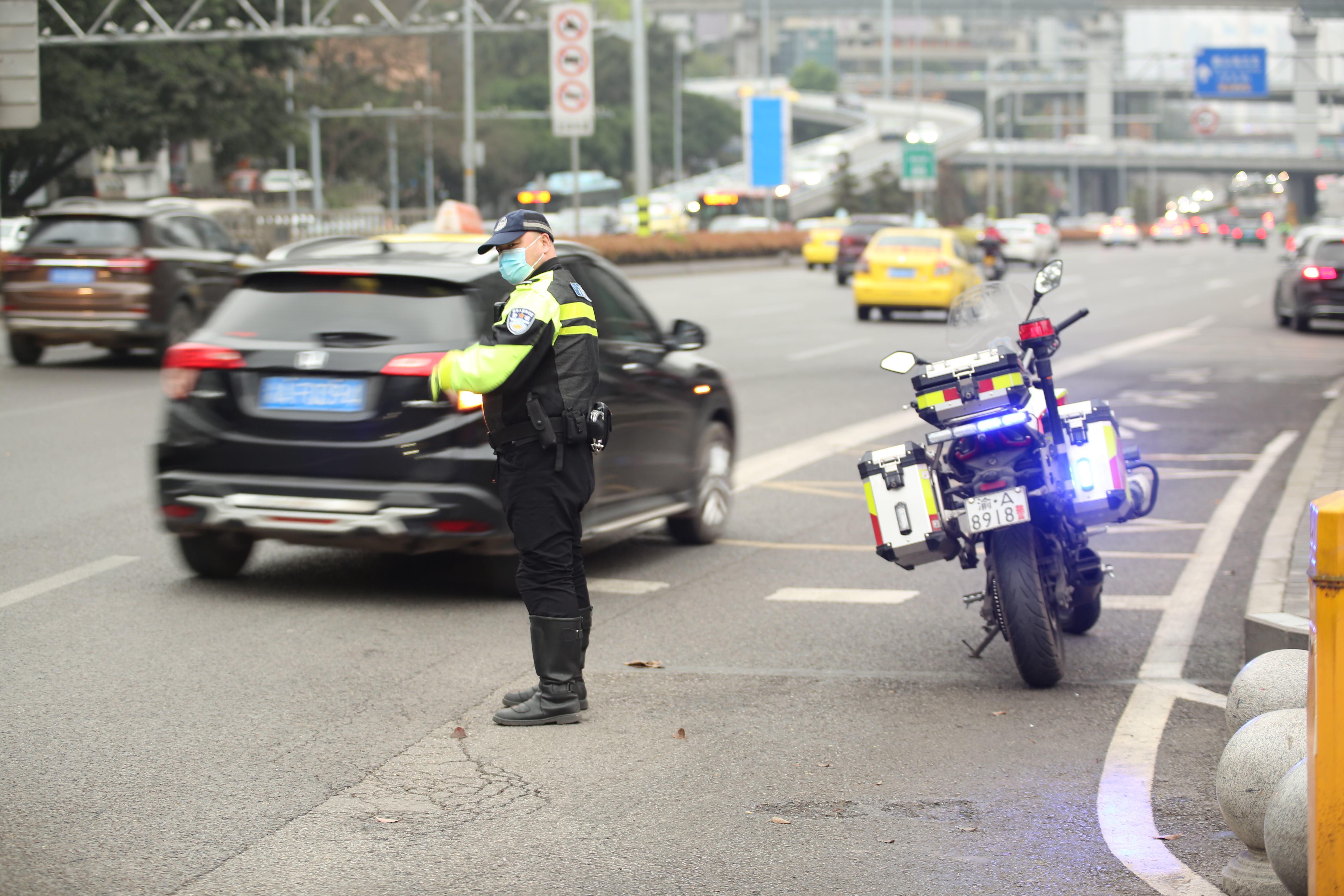 重庆九龙坡警方发布五一交通安全出行攻略