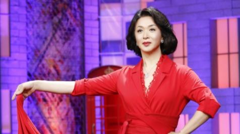 金星首次和母亲提变性时，母亲十分坦然的就接受了