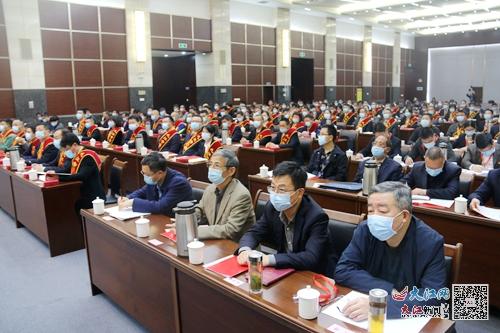 相关部门负责人、劳动模范参加了大会