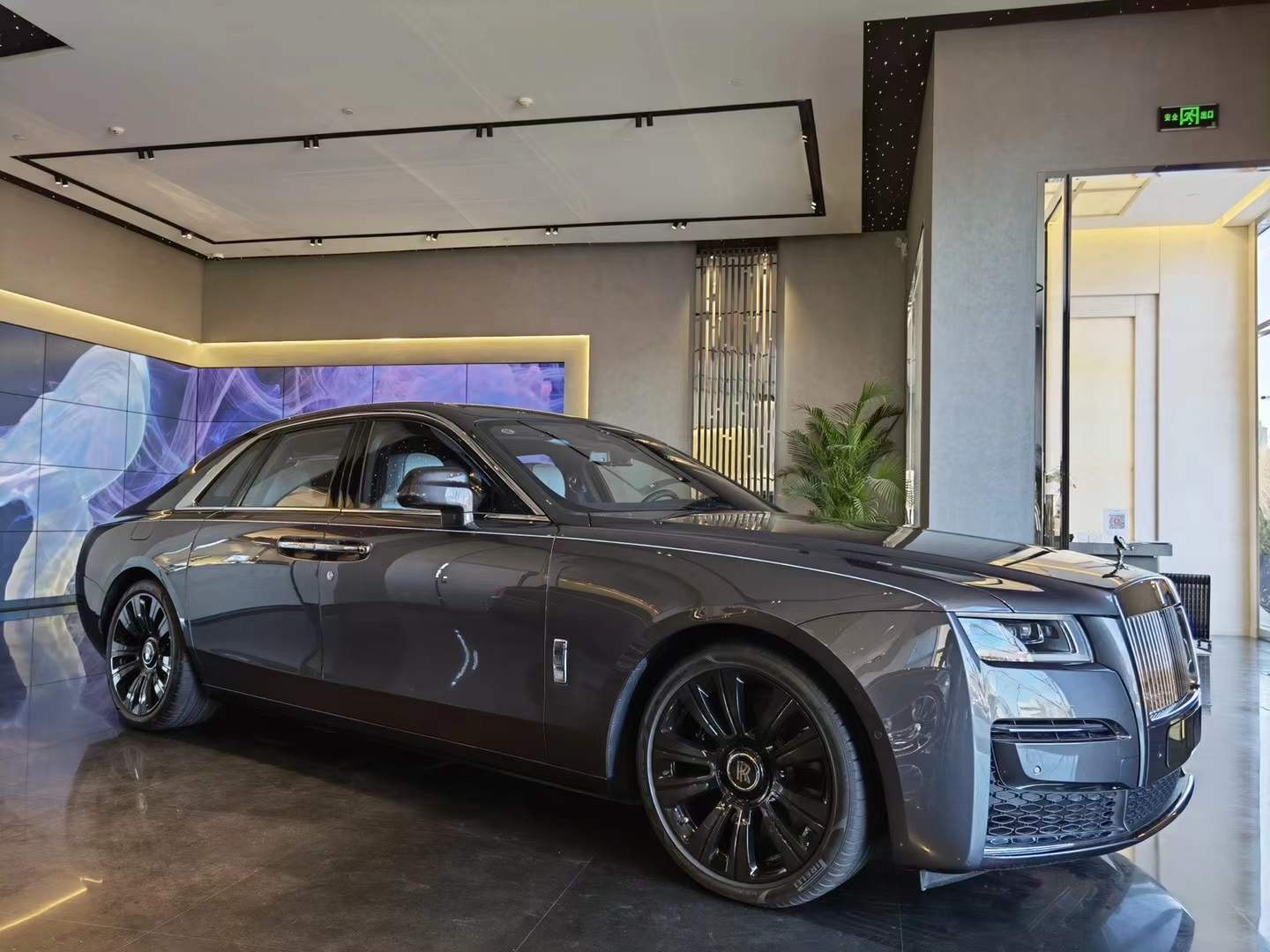 劳斯莱斯新款古思特 437万—574万