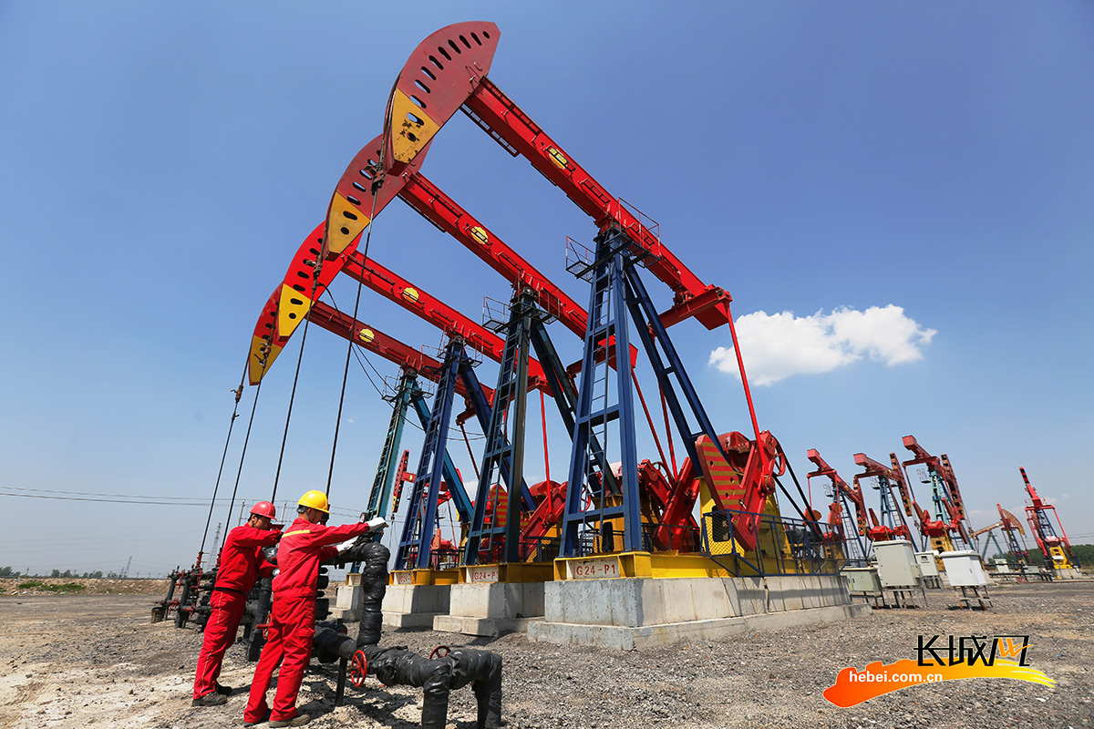 河北唐山:岗位坚守采油忙__凤凰网