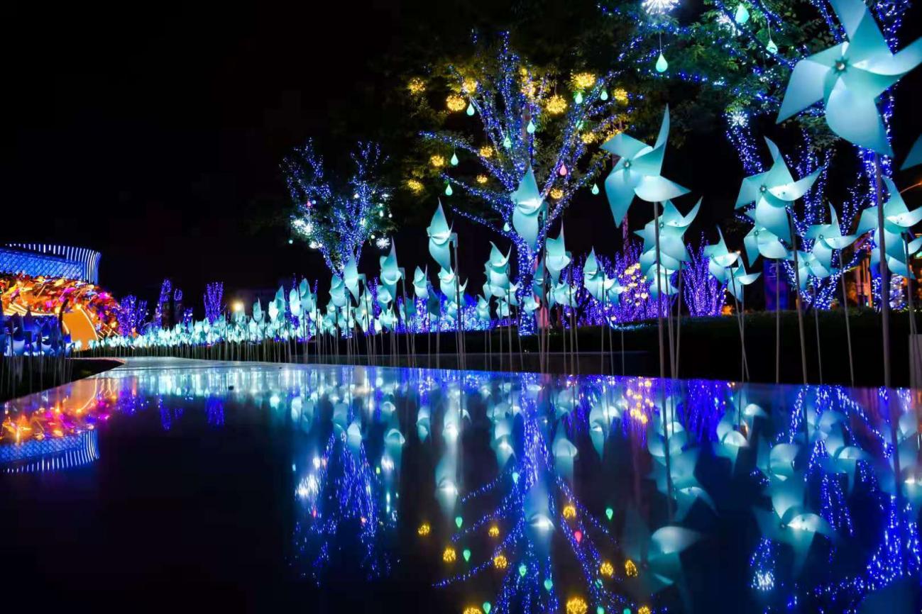 万物生灯光艺术节启幕上海爱琴海打造光影艺术盛宴
