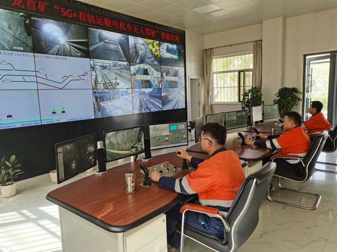 龙首矿运输工区1703地表无人驾驶操作