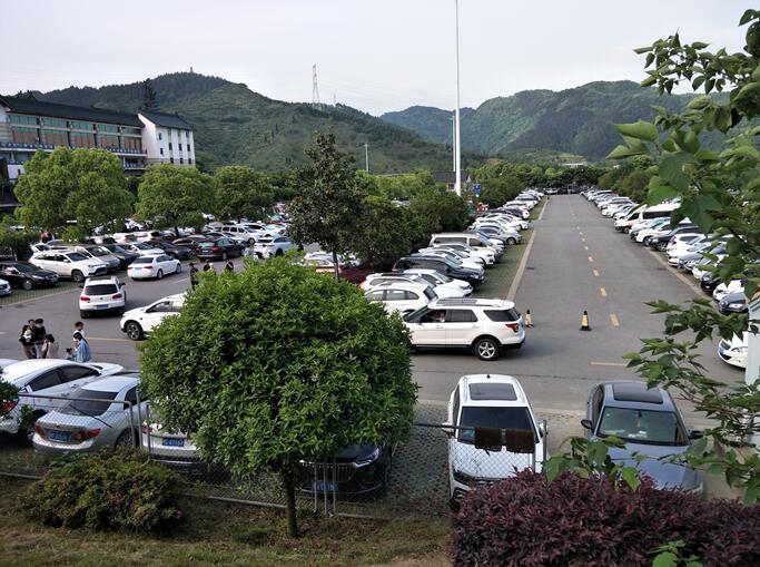 十堰武当山多措并举确保景区行车有序停车有位