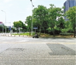 车城东路一处破损路面已修复。