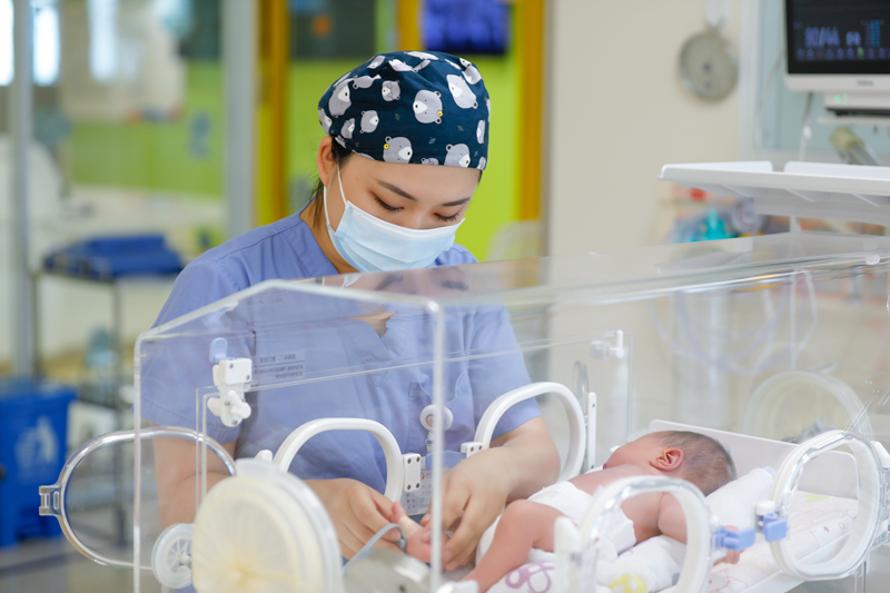 武汉亚心总医院新生儿病房护士闻璋