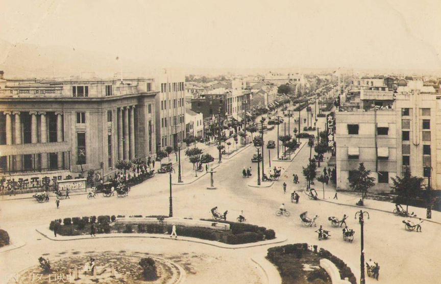 首都建设彻底改变了这里的风貌,宽达40余米的4条干道(中山东路,中正路