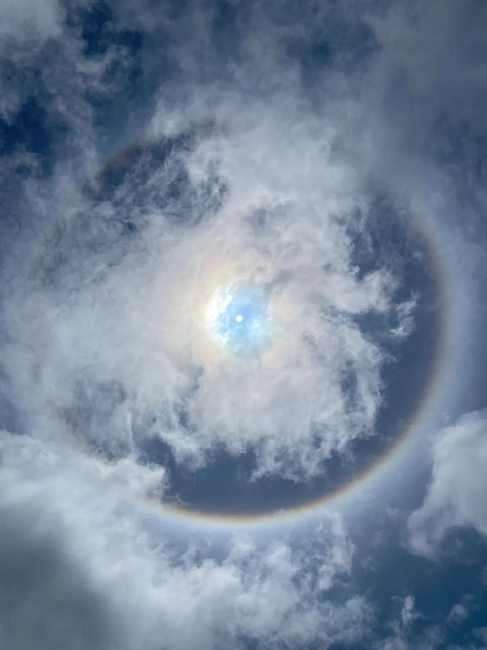 美安徽一地出现日晕奇观