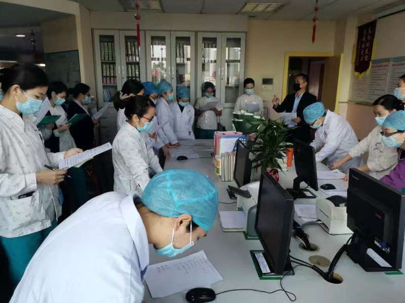 工作强度大职业风险高如何提升医护人员保障水平