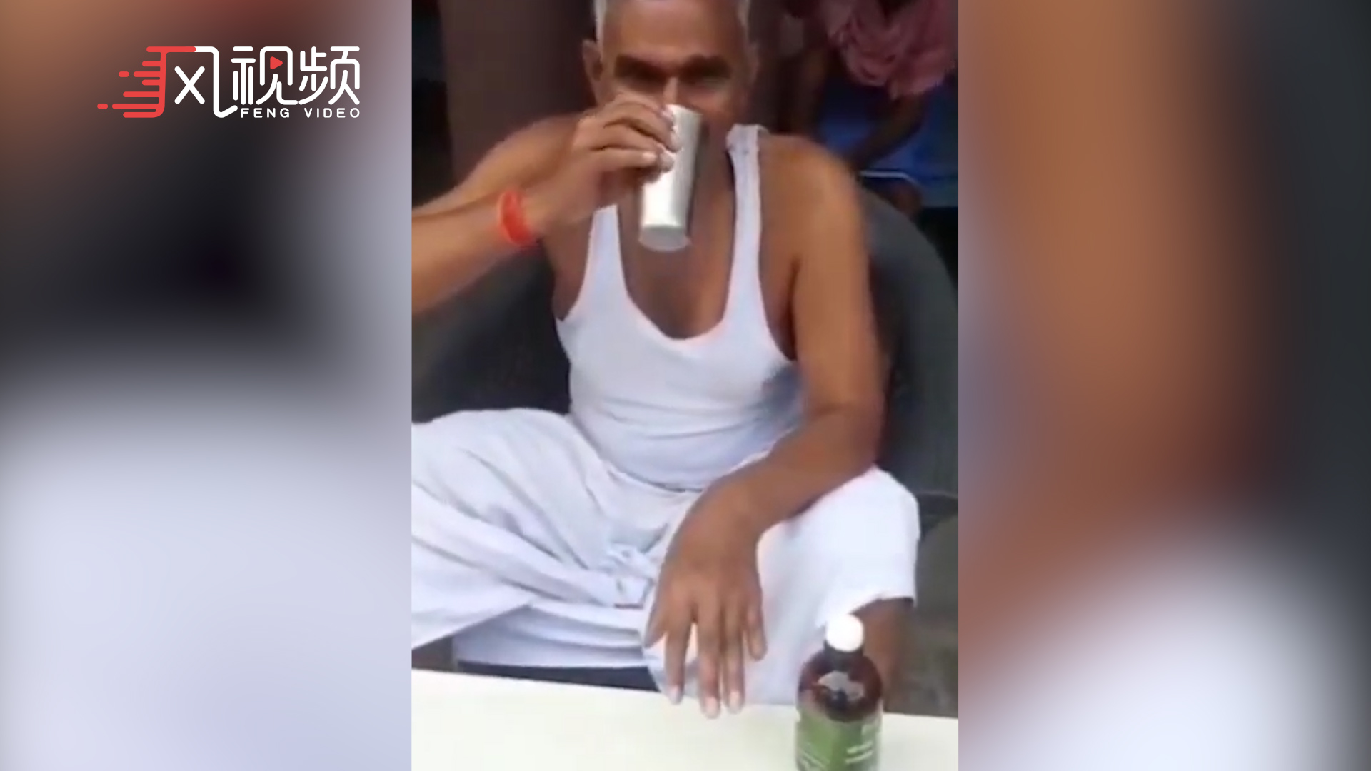 印度议员示范喝牛尿预防新冠不管我是否相信科学但我完全相信牛尿