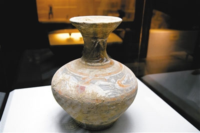 陕西体育博物馆收藏的狩猎纹陶壶。