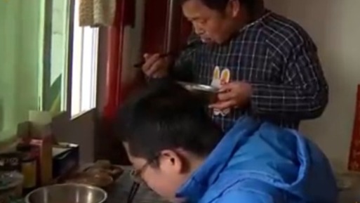 2014年毛坦厂中学招收八千名复读生，复读费最高达4.8万元一年