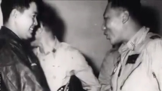 叛逃到台湾的飞行员李显斌，被蒋介石亲自接见，获得2000两黄金