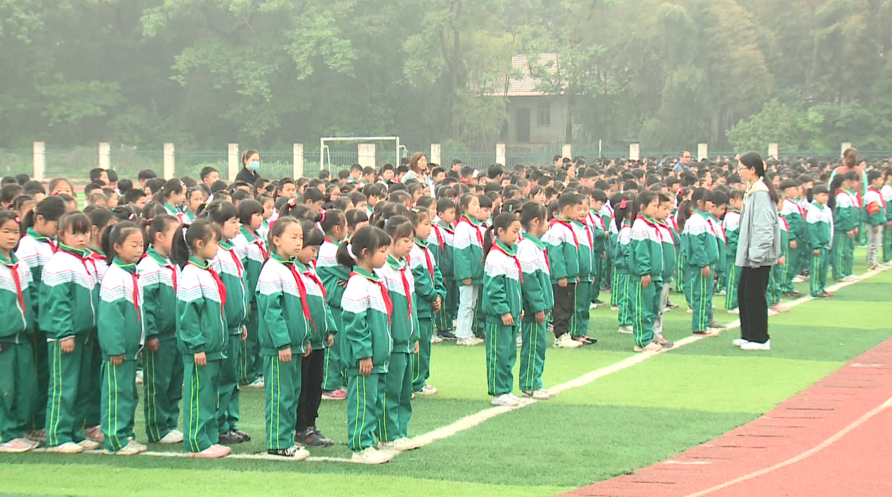 庐江八旬老兵讲故事红色基因植校园