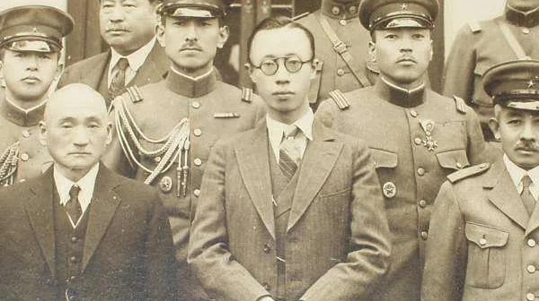 1934年溥仪第三次登基，大典期间为何穿了两套衣服？