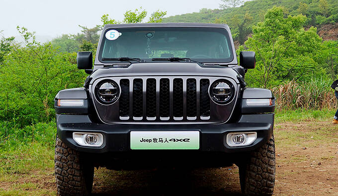 jeep牧马人新车型5249万起售搭20t油耗最低才24l