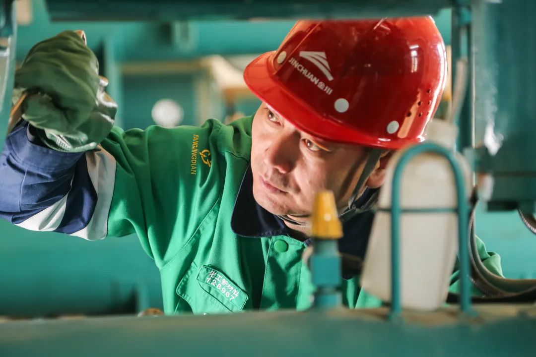 化工公司综合维检岗位职工