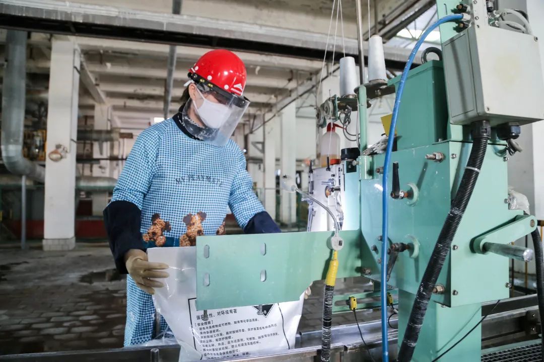 化工公司片碱岗位职工