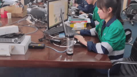 信息与自动化公司计算机技术岗位员工在处理系统问题