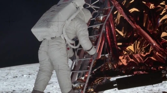 珍贵影像：1969年美国两名宇航员首次登上月球