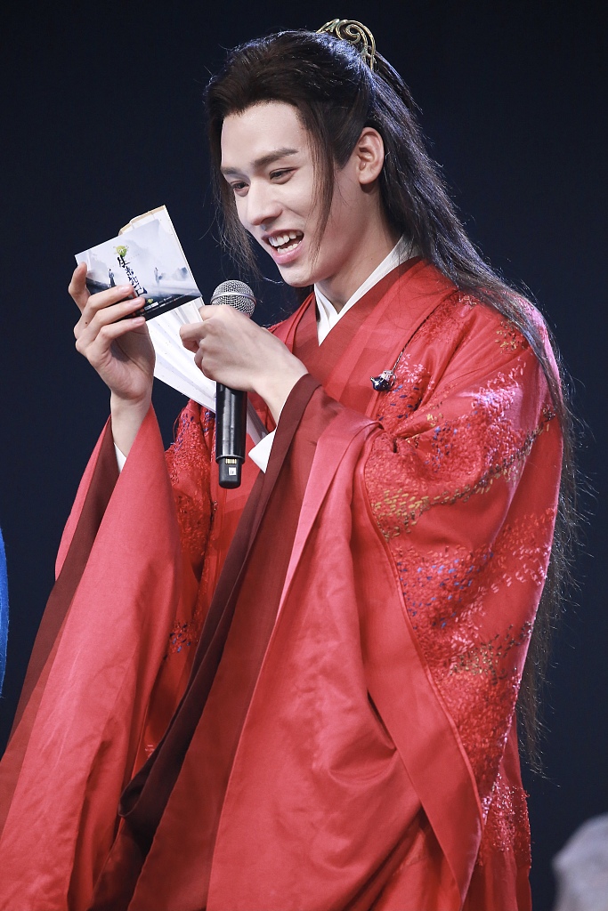 "浪浪钉"还原"蒙眼拔钉"名场面,张哲瀚全开麦秀唱功_凤凰网娱乐_凤凰