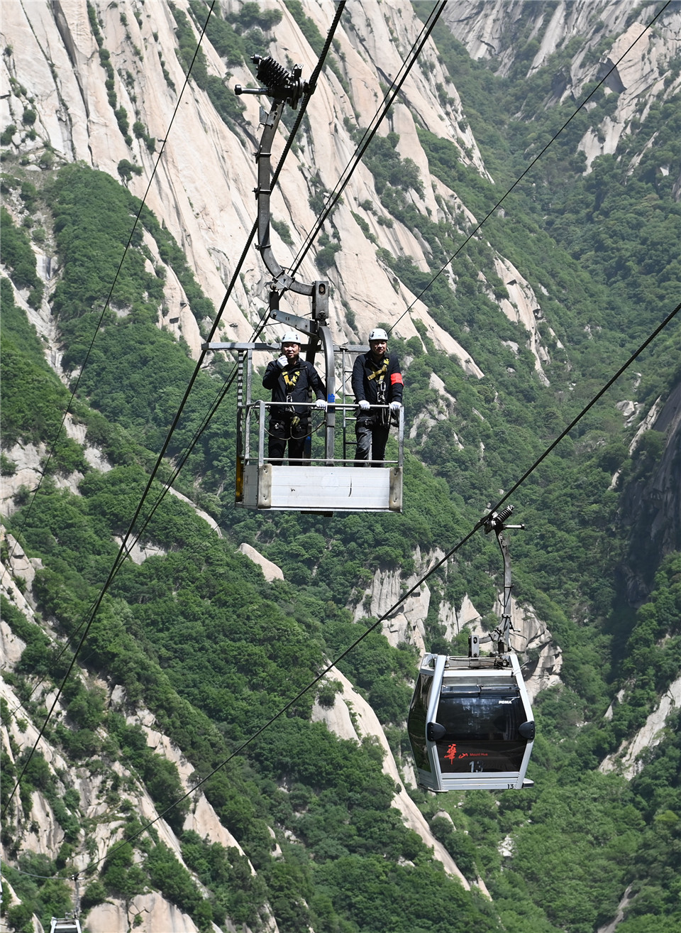 华山西峰索道:让游客安全畅游西岳