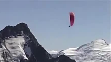 滑翔伞属于一种无动力飞行器，如今世界上最高的飞行记录达到17个小时