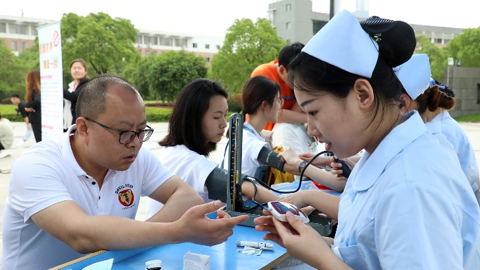 江西科技学院举行“5·12”国际护士节暨第一届医学文化节活动