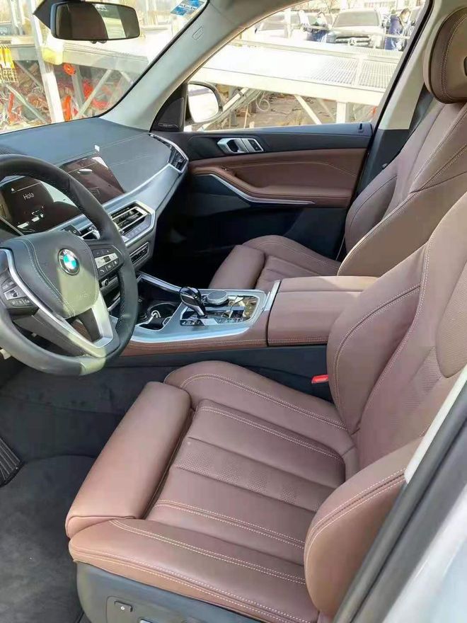 国六2021款宝马x5有效的提升驾驶安全性