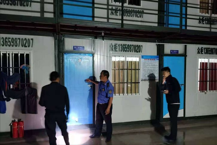 闻令而动 冒雨而行 市区城管部门全员上路积极应对极端天气 恢复城市环境秩序