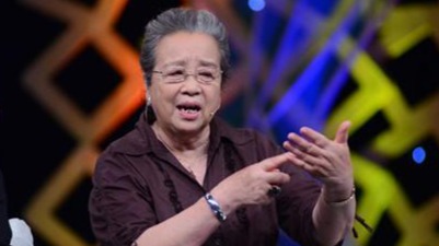 从话剧演员到影视剧演员，“容嬷嬷”李明启也怕“演戏”