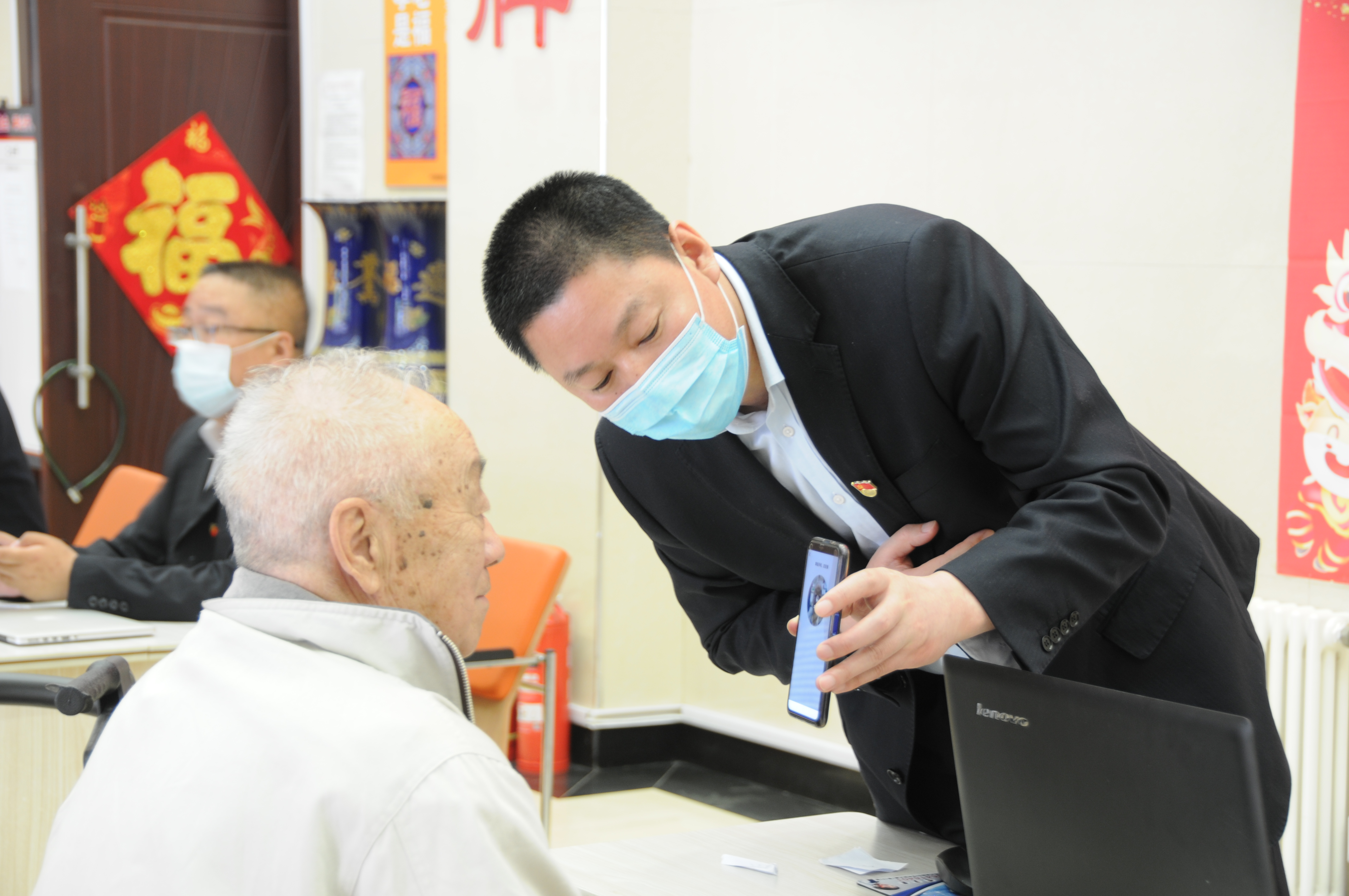 哈尔滨社保深入福利院帮老人认证领取养老金资格