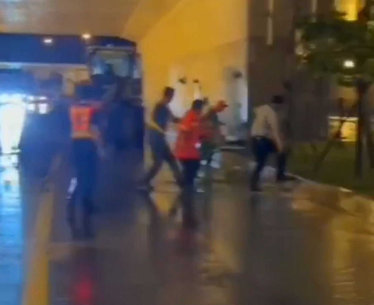 闻令而动 冒雨而行 市区城管部门全员上路积极应对极端天气 恢复城市环境秩序