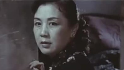 韦然是上官云珠和第三任丈夫所生的孩子，他对母亲的记忆稀少且零散