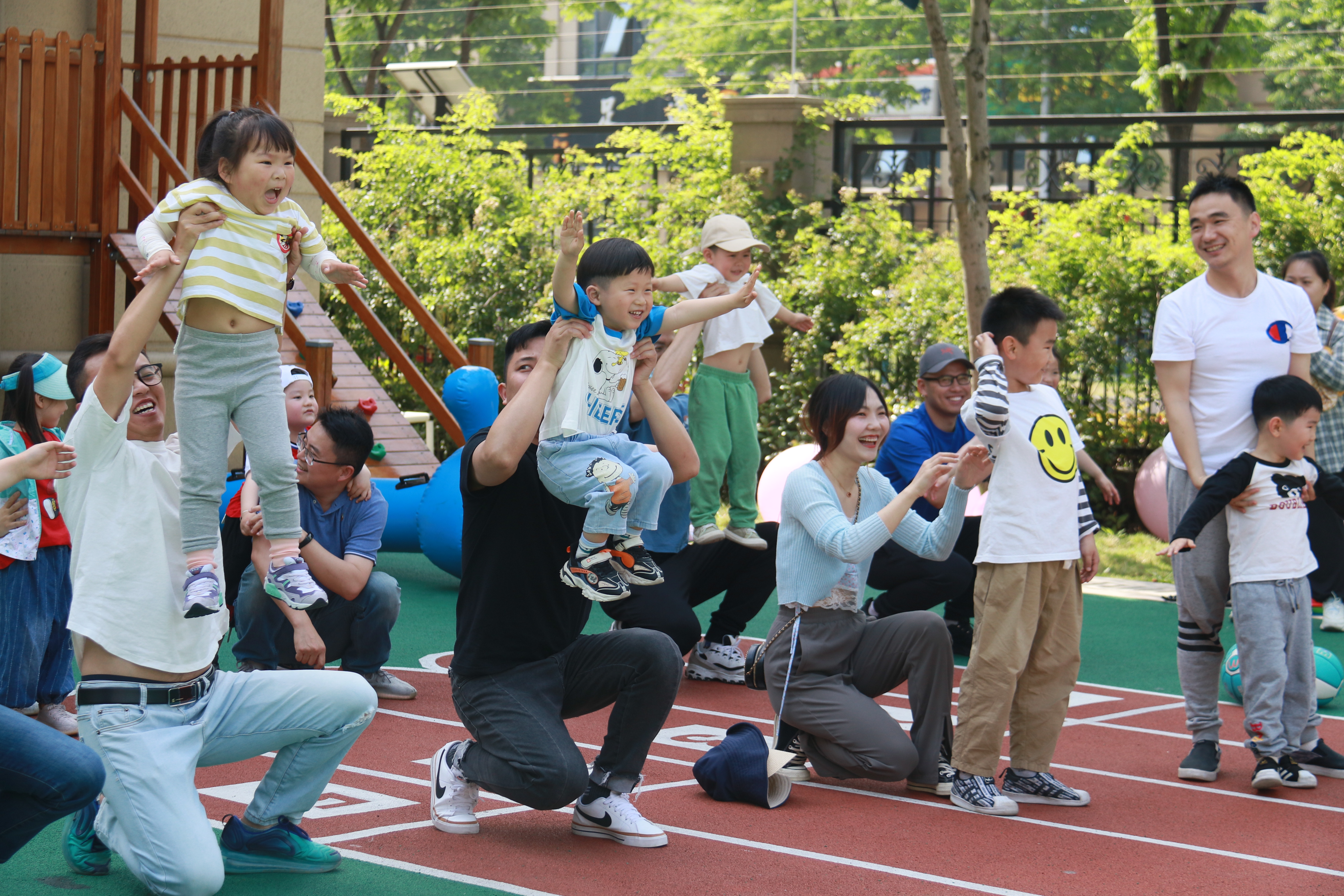 奔跑在初夏 湖州市南太湖幼儿园举行亲子运动会