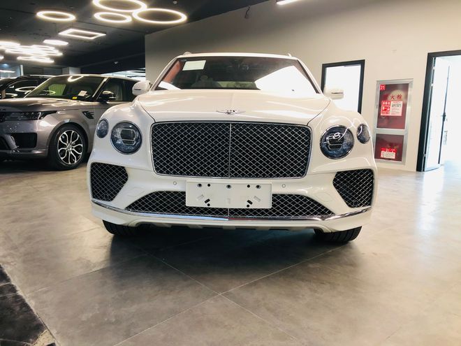 21款宾利添越3.0油混港口现车直降出售