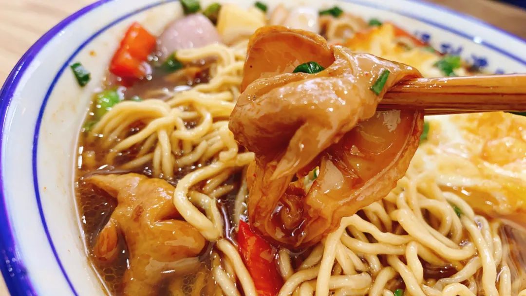 △面食，才是镇江人的真爱/ 图虫