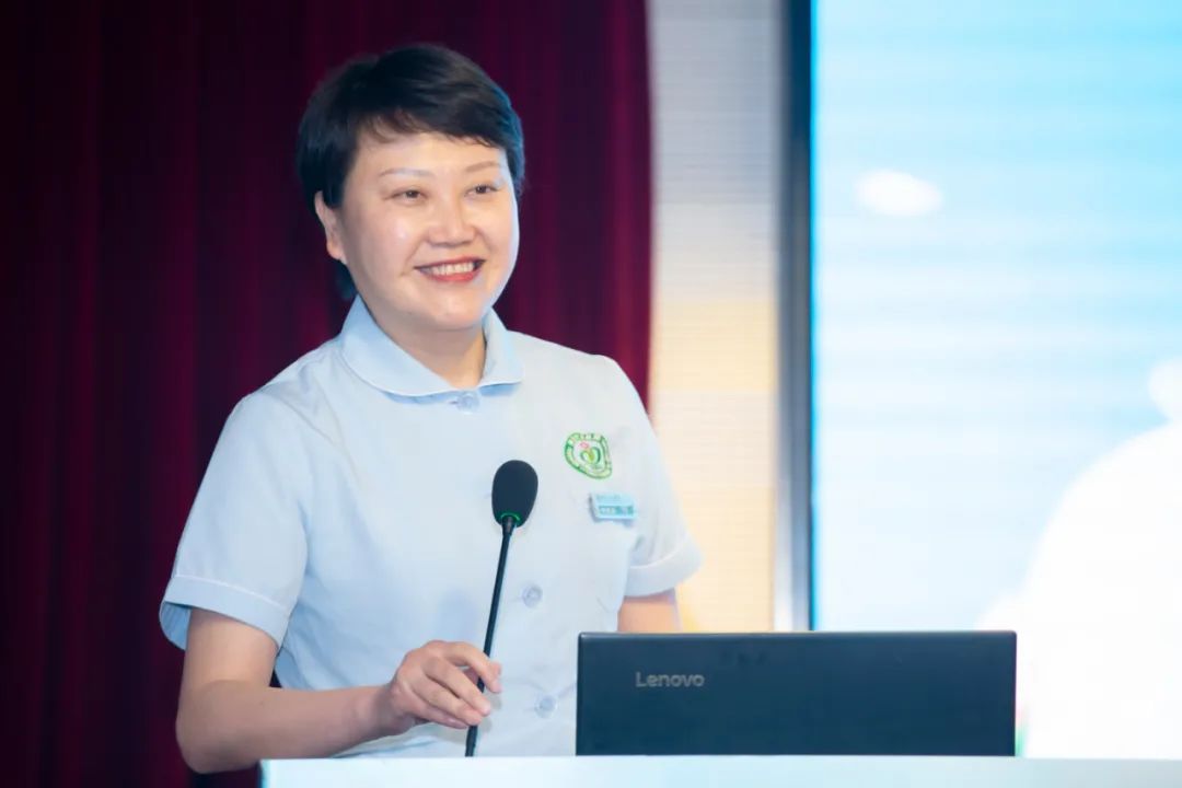 护理部主任雷晓芬致辞