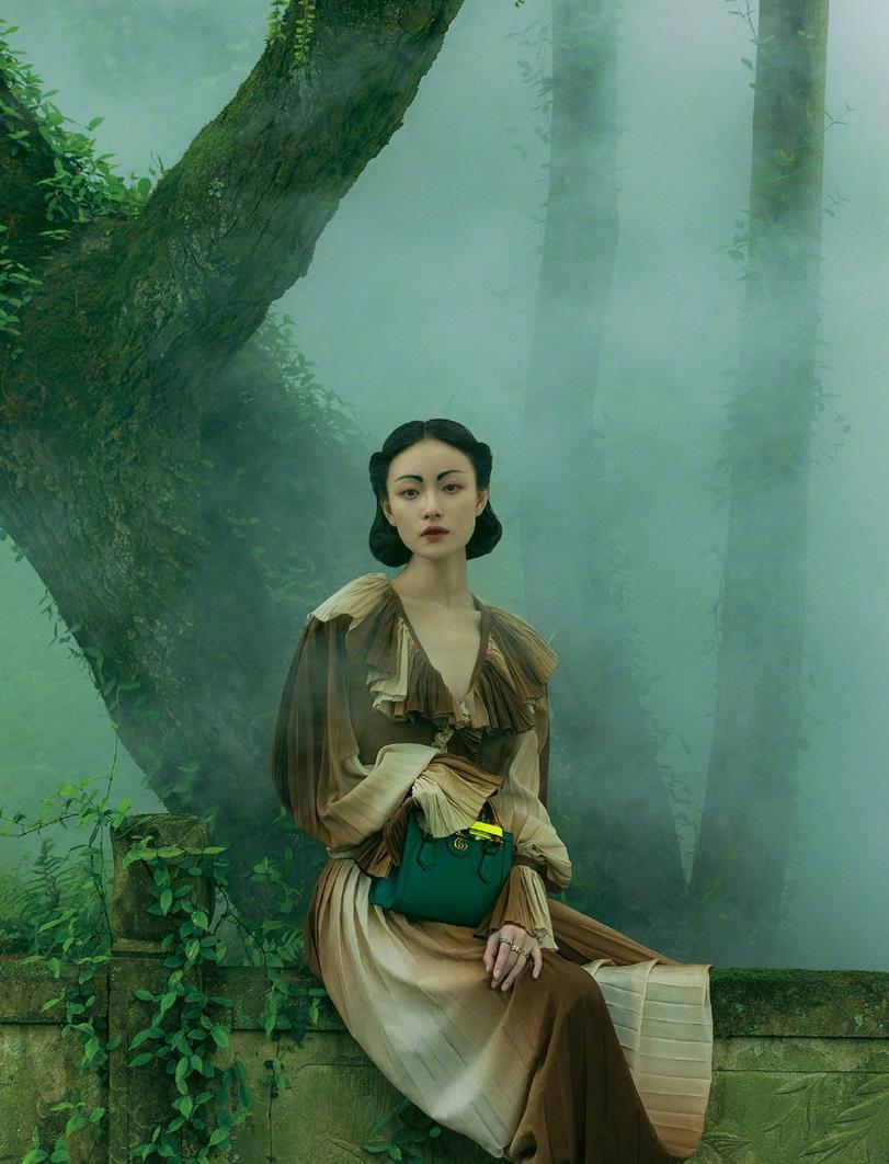 倪妮水墨眉妆容冷艳精致东方神韵美和秀丽山水完美相融