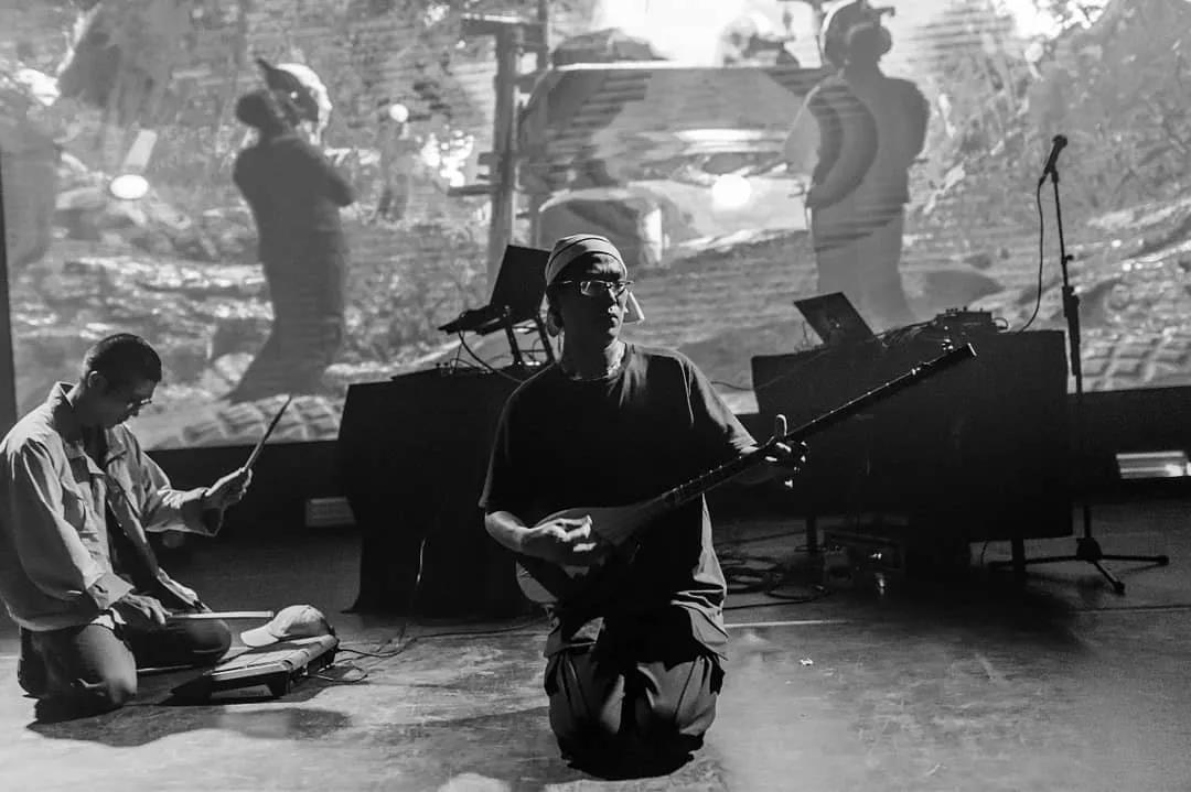 howieleeteomchen交互现场表演波波波即将启程