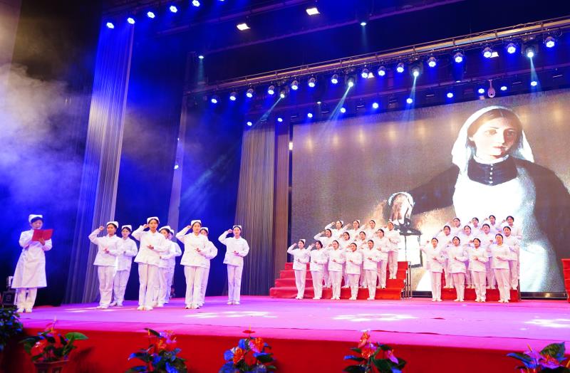 5.12国际护士节︱黄海学院举行文艺晚会暨授帽仪式