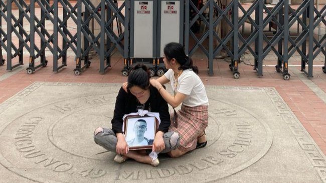 成都成华区回应中学生坠亡：家长早看过监控，不存在禁止同学发声