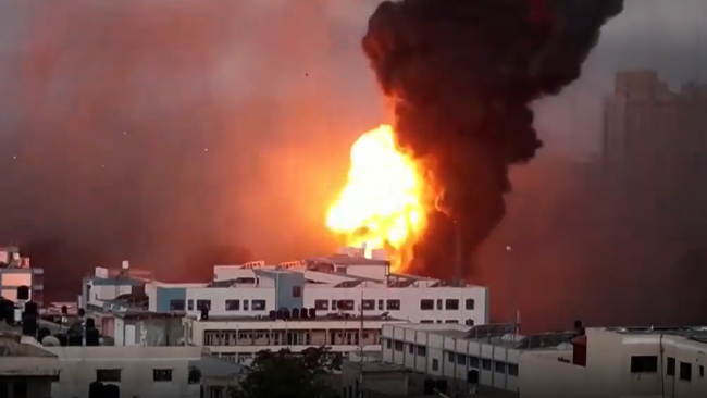 以色列持续空袭加沙致至少65死：黑烟笼罩全城 轰炸巨响声不断