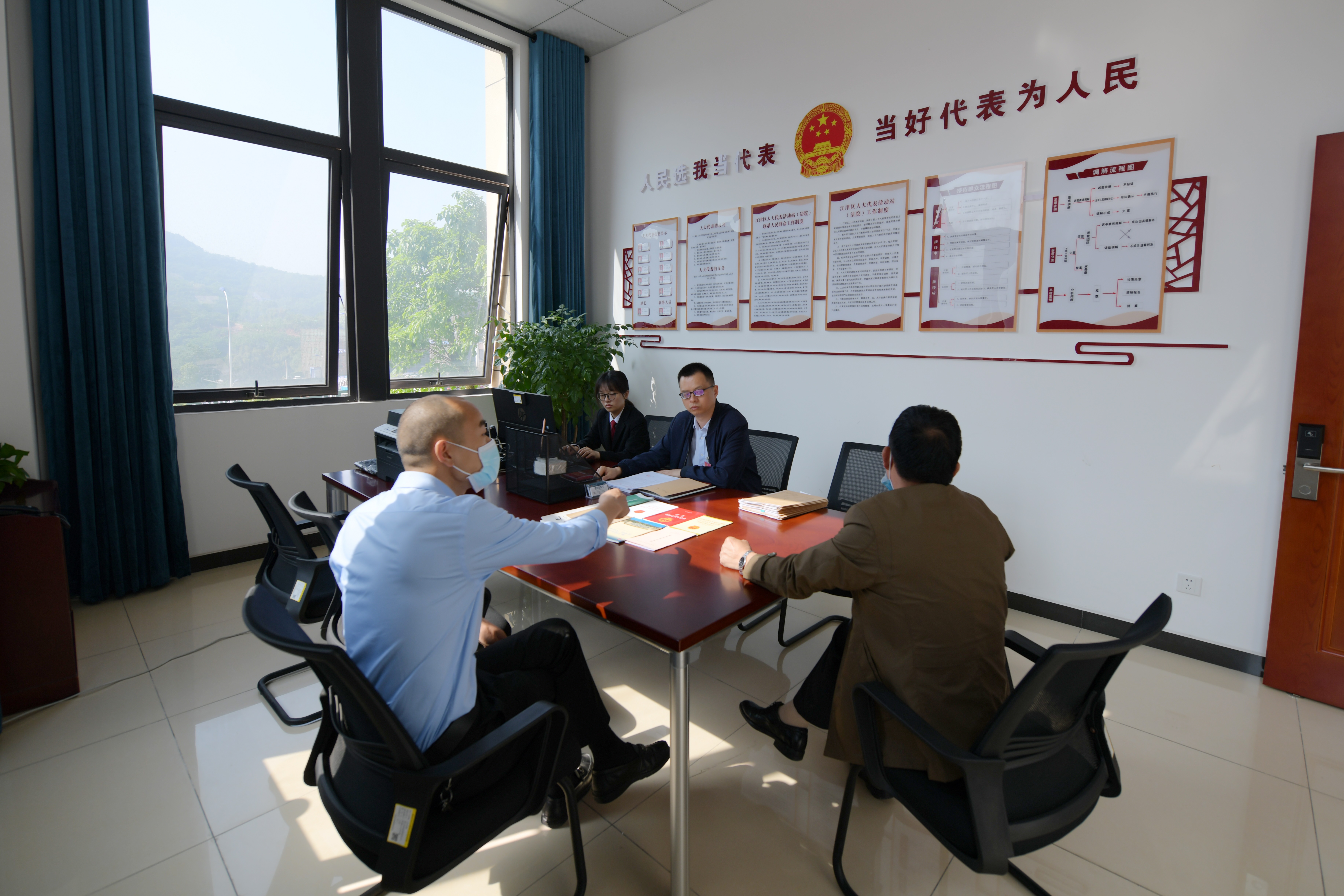 徐高代表调解一起借贷纠纷.闫洋 摄