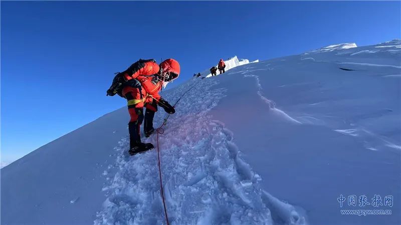 獨家今年登頂珠峰第一人向家鄉張掖送上世界之巔的祝福